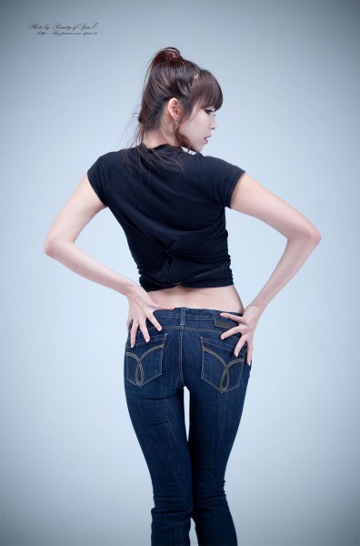 Lee Eun Hye in Black Top and Jeans; Asian Non Nude 