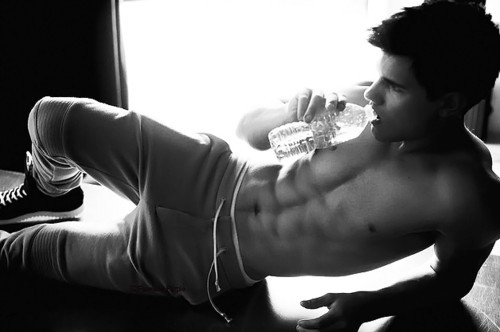 Taylor Lautner ..; Men 