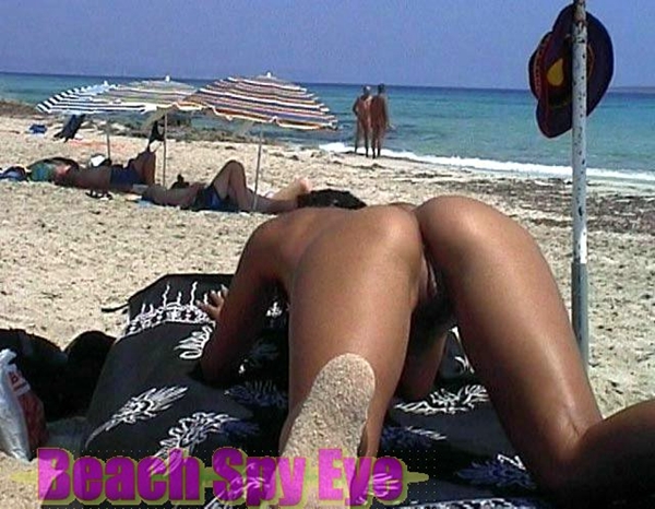 Cunts on Beach - Without any clothes beach hottie just shocks the passers and stirs up men’s attention!; Amateur Beach 