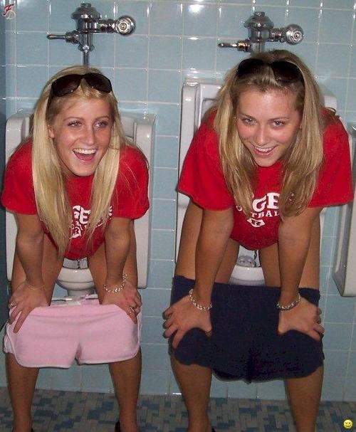 2 blondes peeing; Fetish Piss 