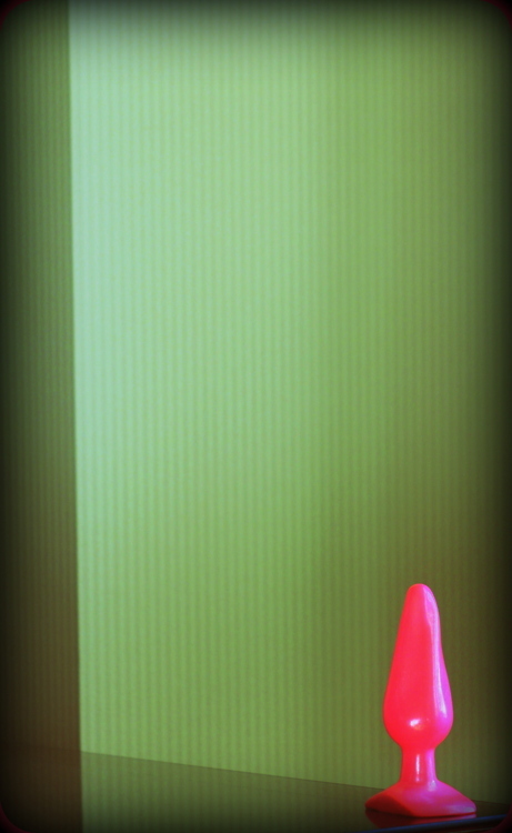 gwynyfierimages:

Still Life - Pink Plug in Providence
gwynyfier...; Hot 